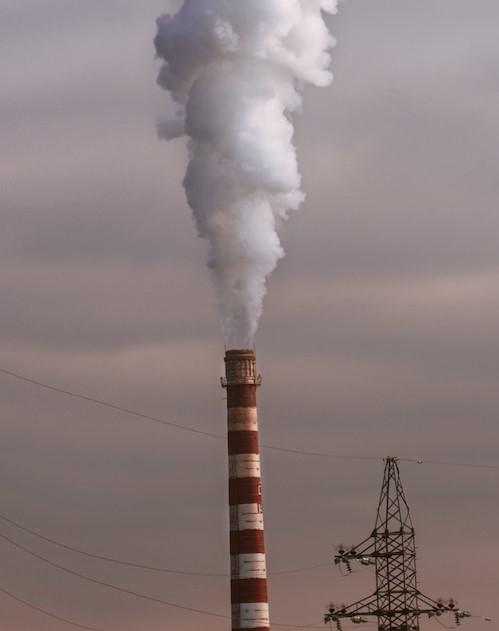 Smokestack emitting lots of particulate matter