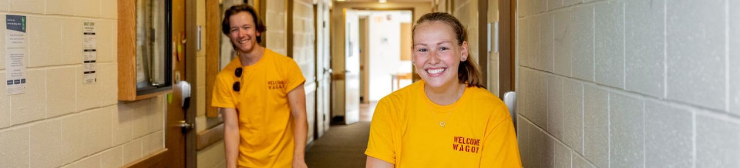 students helping move in