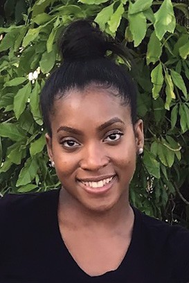 Self portrait of Shakalah Thompson ’21