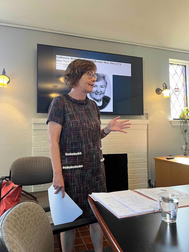 Kathleen Cummings delivering her lecture.
