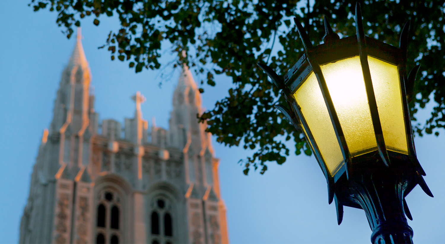 Gasson-At-Night-With-Light-2018