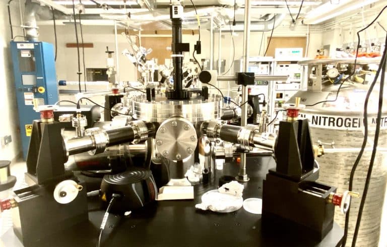 UHV Probe station